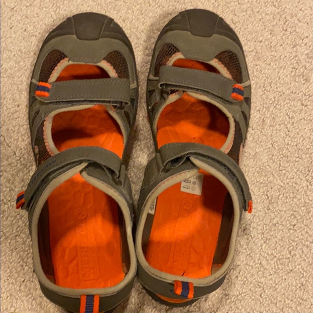 Merrell closed toe shoes